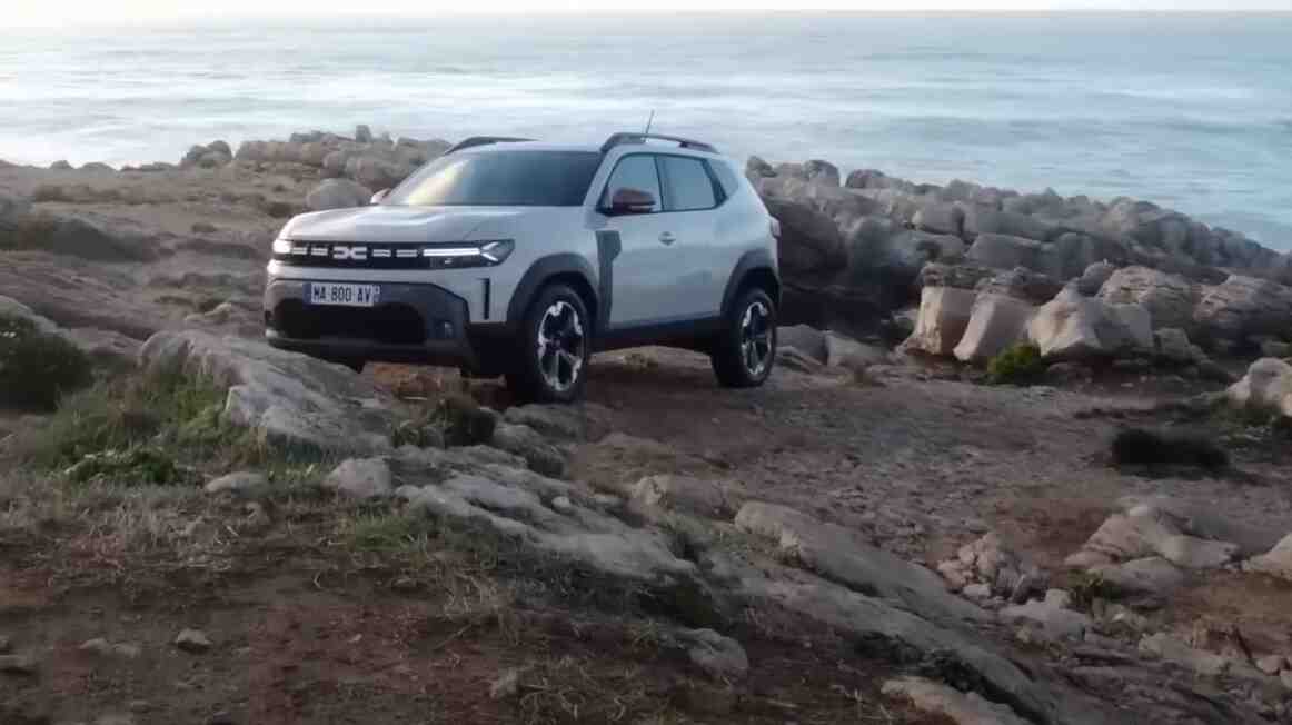 duster car on rent in goa front view (1)