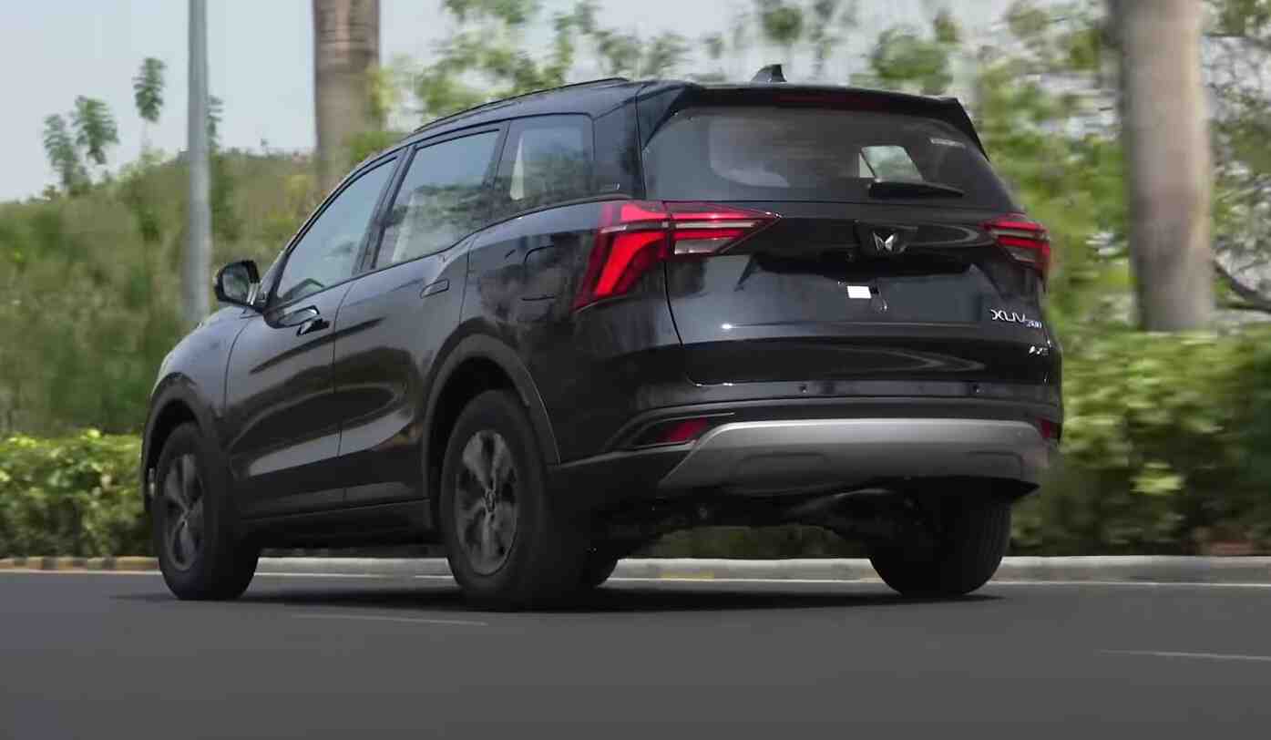 mahindra xuv 700 car on rent in goa back view (1)