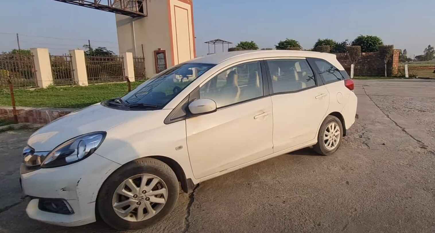 mobilio car on rent in goa side view